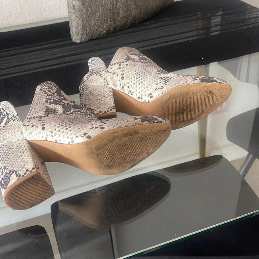 Snakeskin Patterned Women's Ankle Boots - Picture 3 of 4